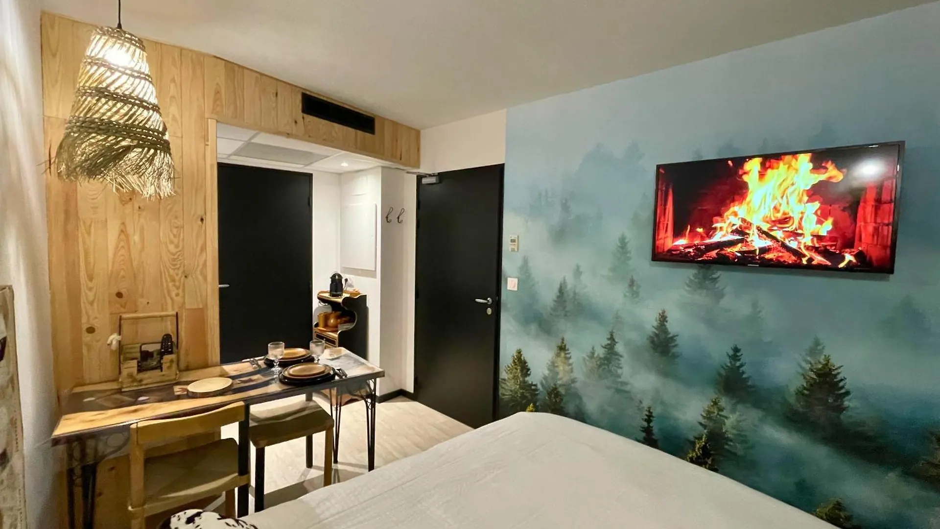 Chalet Studio Premium, Wifi, Chaleureux Lourdes Apartment