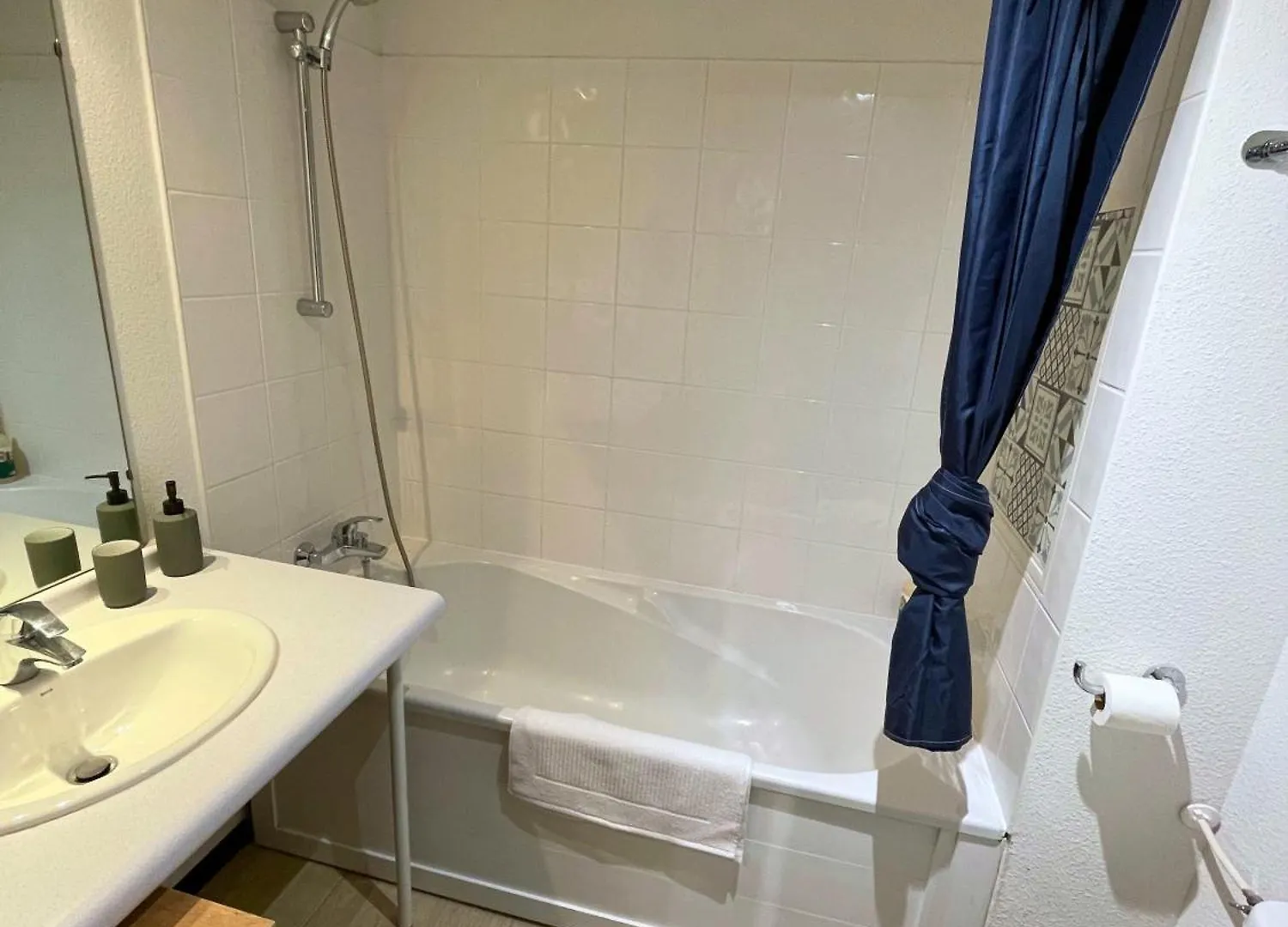 Chalet Studio Premium, Wifi, Chaleureux Lourdes Apartment